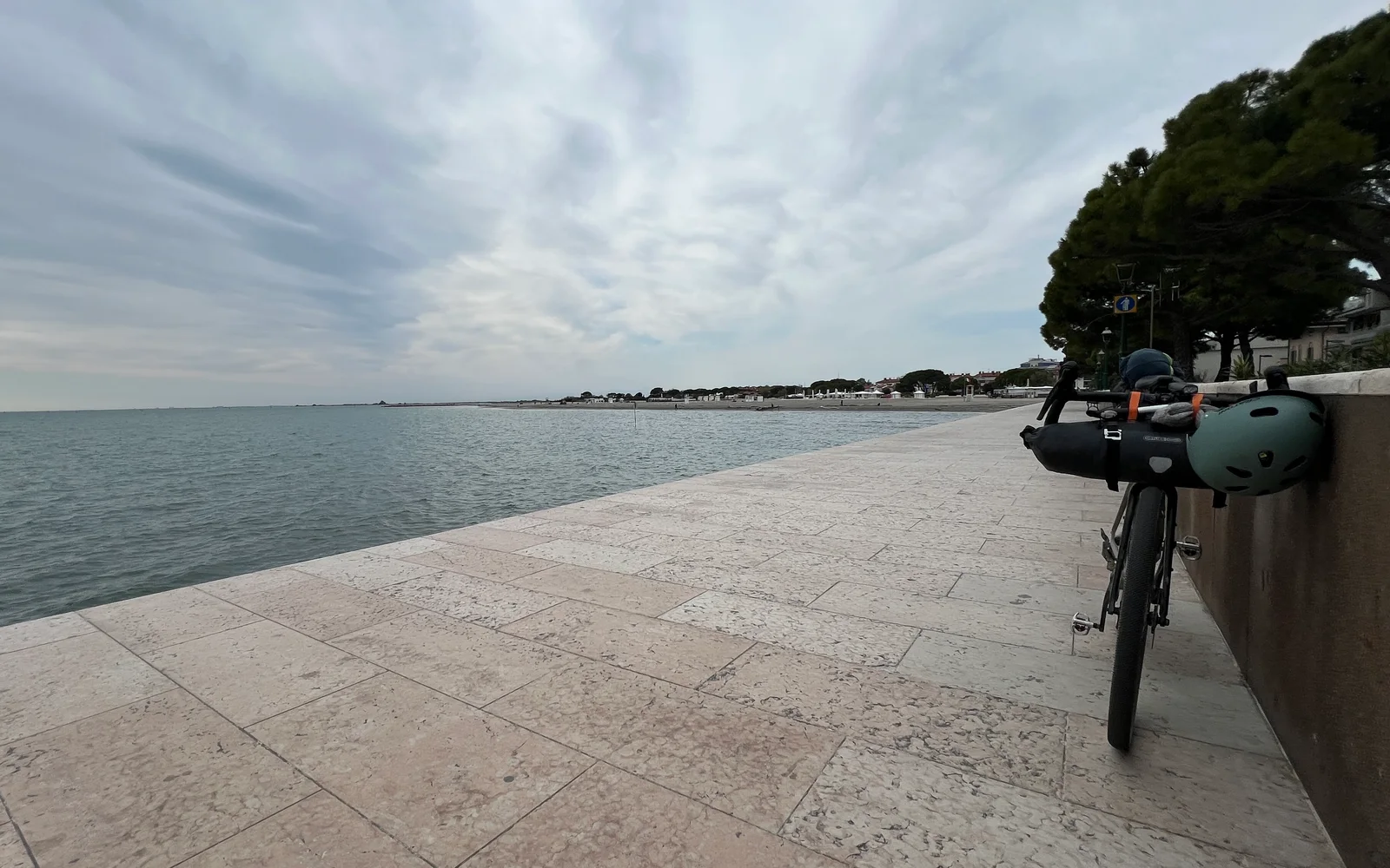 Reiserad am Meer in Grado