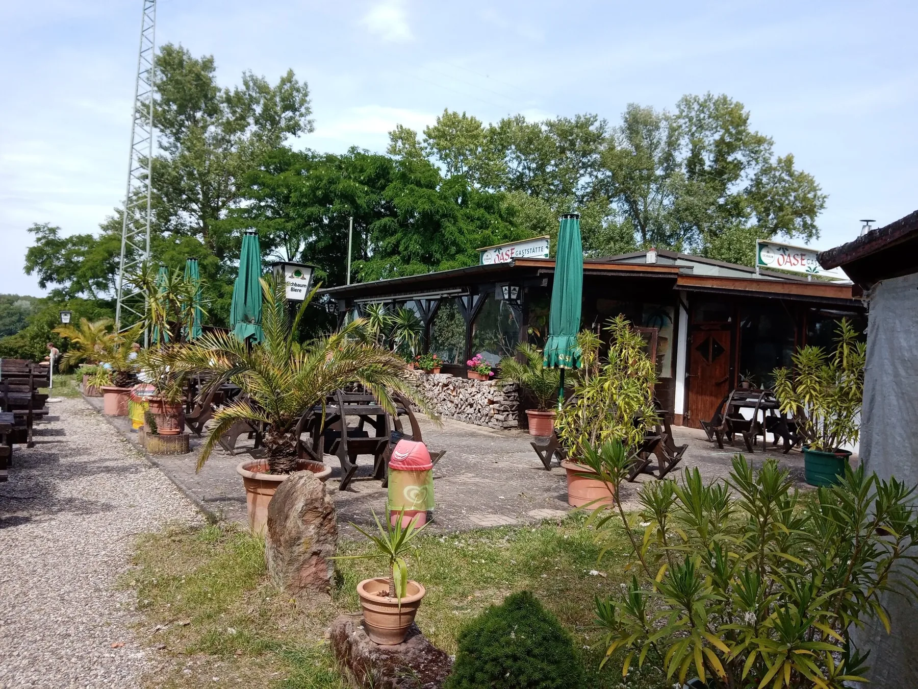 Gaststätte Oase mit Biergarten im Naherholungsgebiet Waldsee