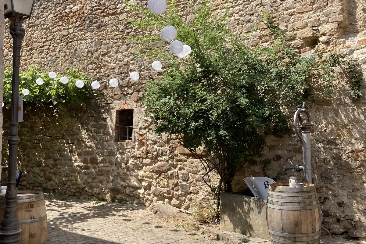 Sonniger Innenhof in Freinsheim